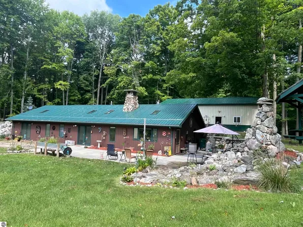 6615 S Gilmore Rd, Mount Pleasant, MI 48858