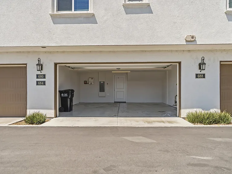 684 Panorama Ln — Photo 34