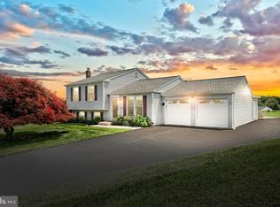 4604 View Dr, Spring Grove, PA 17362