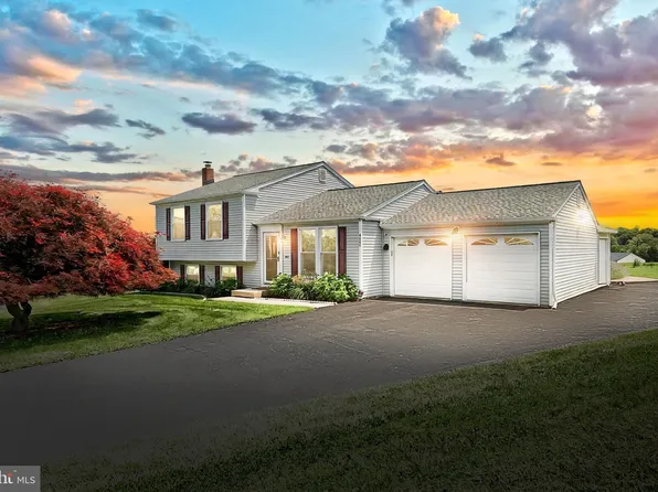 4604 View Dr, Spring Grove, PA 17362