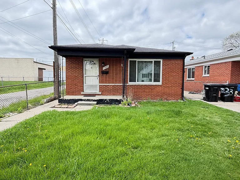 7227 Bramell — Photo 1