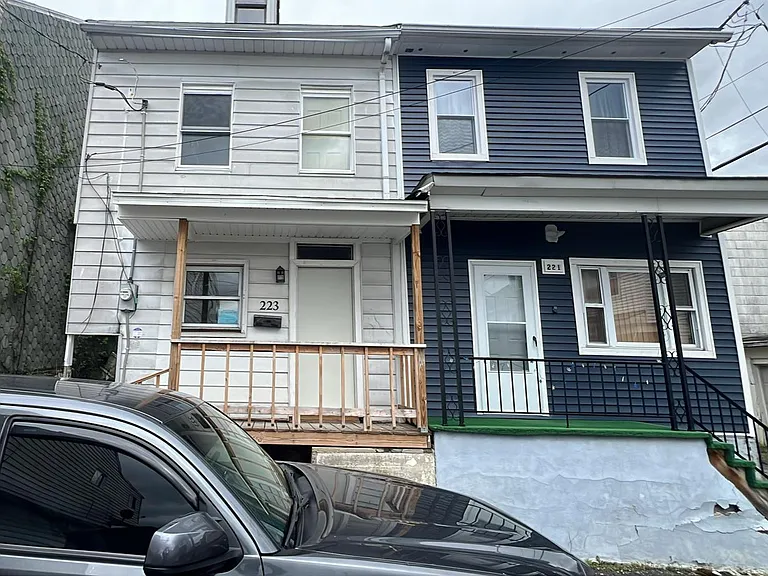 223 N Highland St — Photo 1