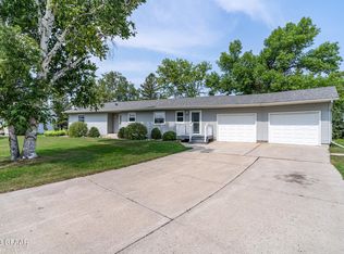 212 Golf Terrace Dr, Crookston, MN 56716