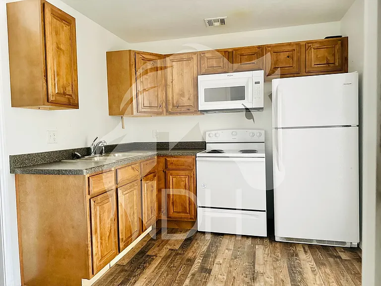 1516 Texas Ave — Photo 6