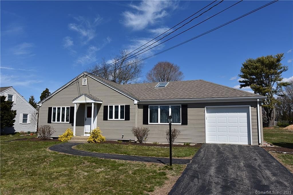 10 Lamberts Ln Stonington Ct 06378 Mls 170379405 Zillow