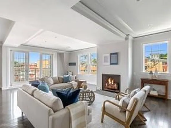 10 Brown & Howard Wharf Unit 303, Newport, RI 02840