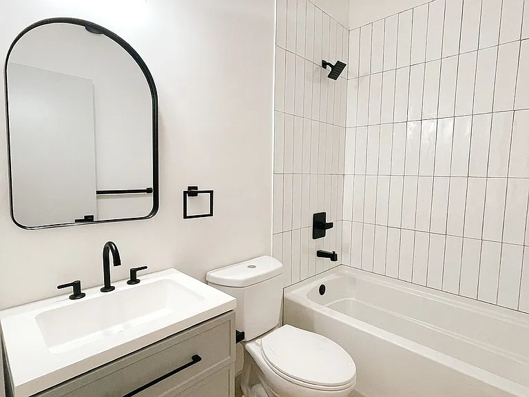416 W Benson St #6 — Photo 4