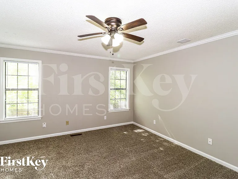 8686 Chris Suzanne Cir — Photo 8