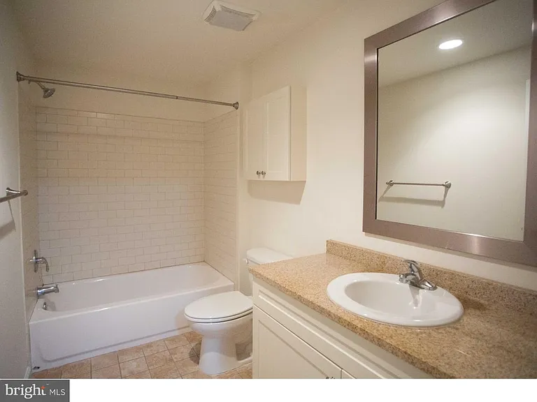 1100 Spruce St #2R — Photo 11