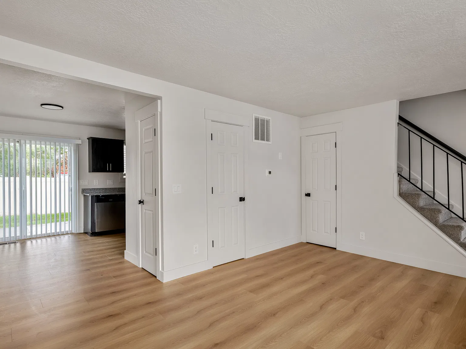 2 bed, 1.5 bath, 1000 sqft, $2,000 — Photo 2