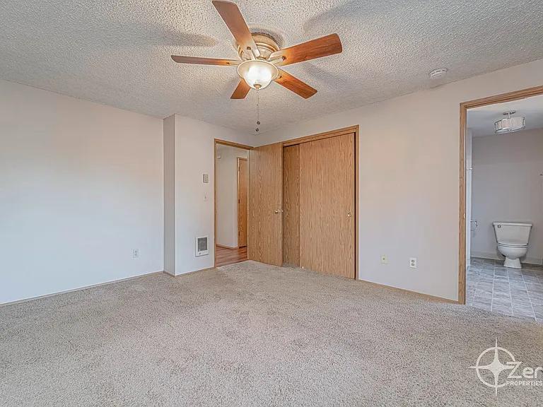 1401 SE Park Crest Ave — Photo 21