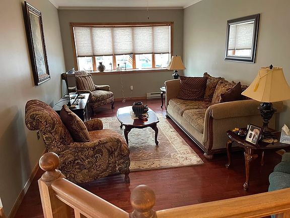 4th image of 302 Beach 146 St