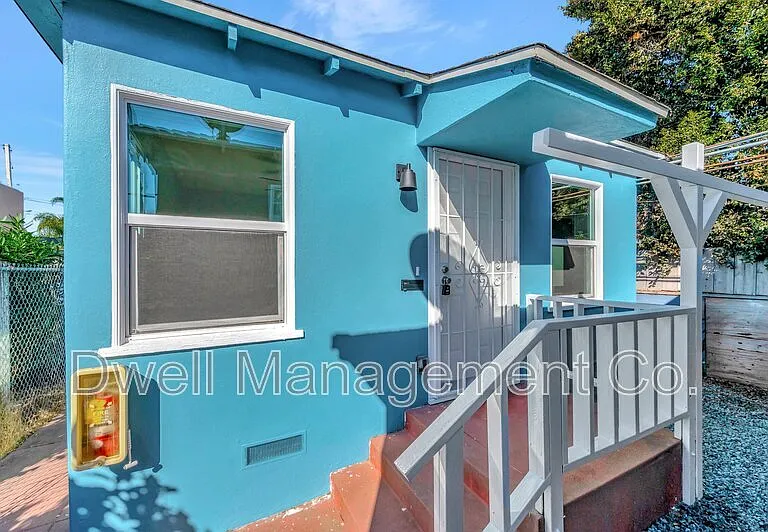 2176 Bacon St — Photo 4