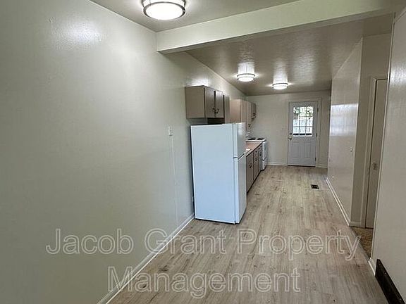 3rd image of 849 Cleveland St