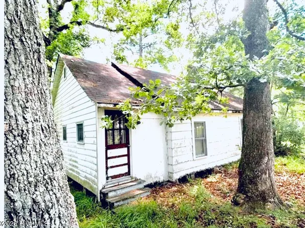 422 E Poplar Street, Bladenboro, NC 28320