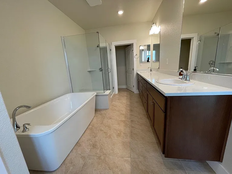 2292 Mozart Ave — Photo 6