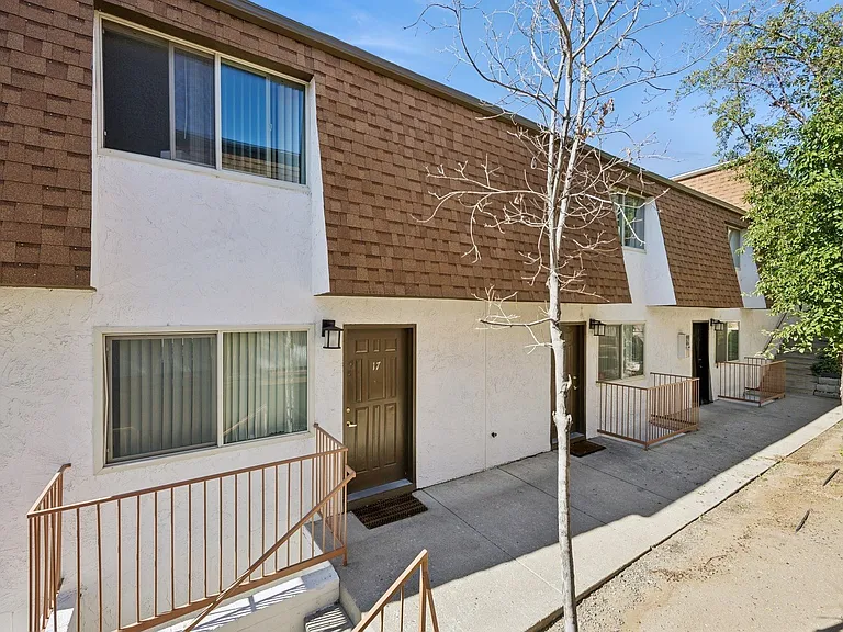 Oak Manor & Angel Street — Photo 13