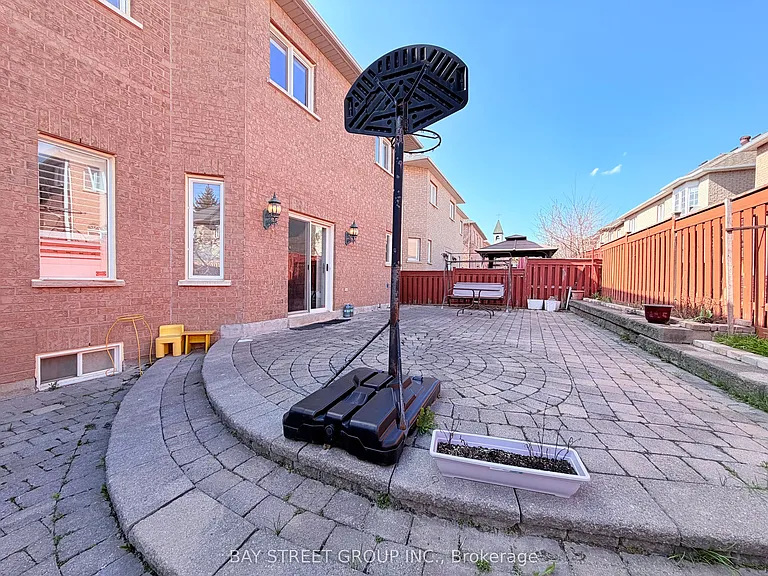9 Saint Clare Blvd — Photo 43