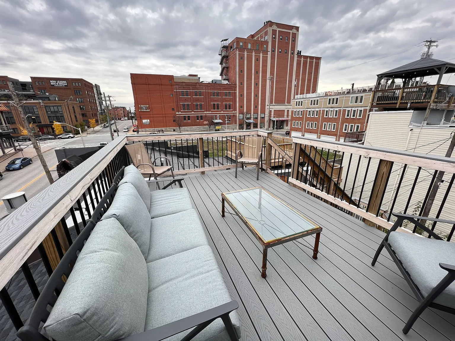 2 bed, 930 sqft, $2,200 — Photo 1