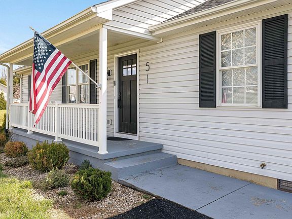 3rd image of 51 Falcon Ln