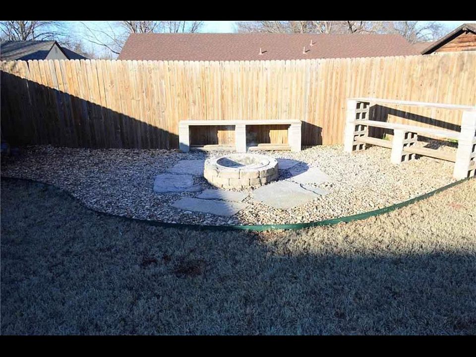 2nd image of 1007 Castle Rd