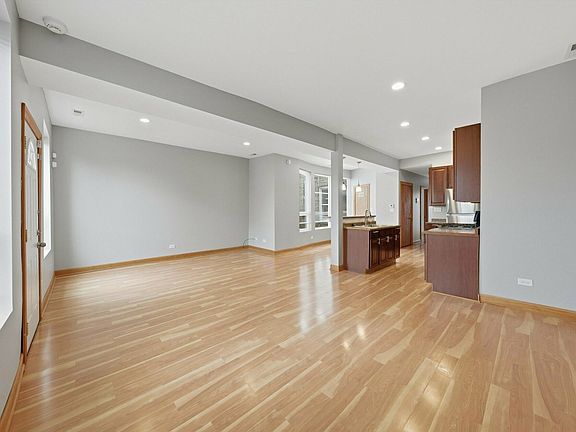 5th image of 4030 S Indiana Ave
