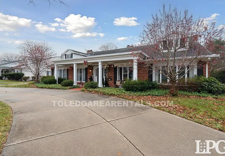 3835 Hillandale Rd E — Photo 4