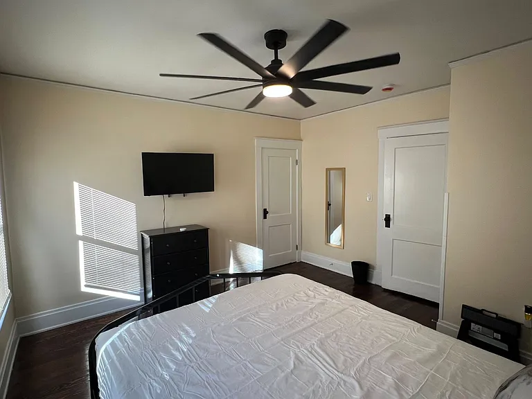 2121 Burnet Ave — Photo 10