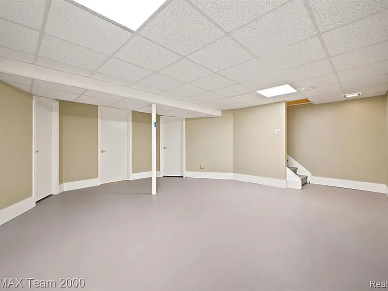 31906 Cambridge St — Photo 23
