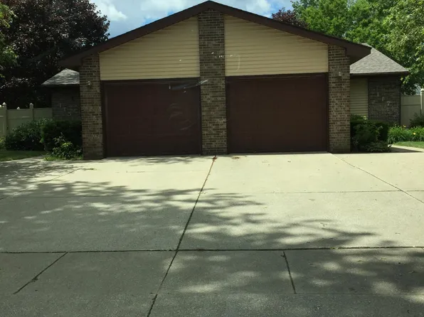 115 W Collins St, Midland, MI 48640