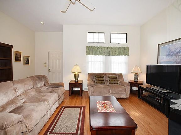 2nd image of 501 Auburn St APT 306