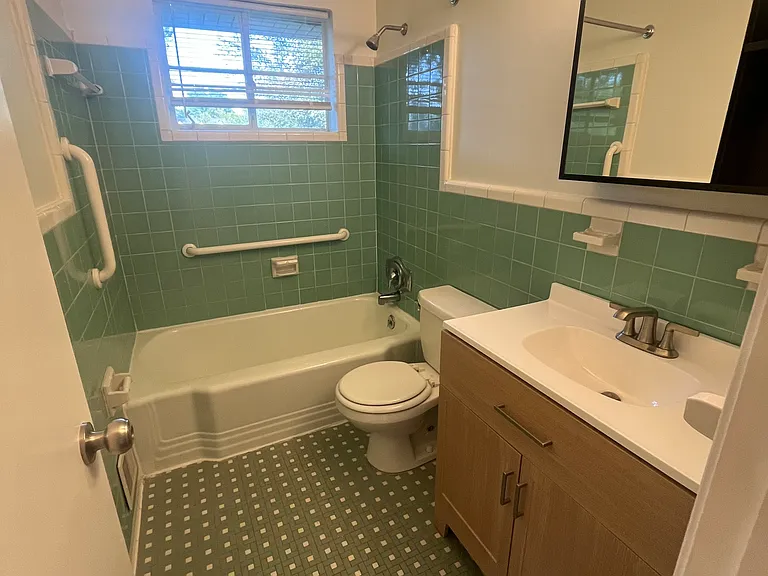 Upstairs hall bath