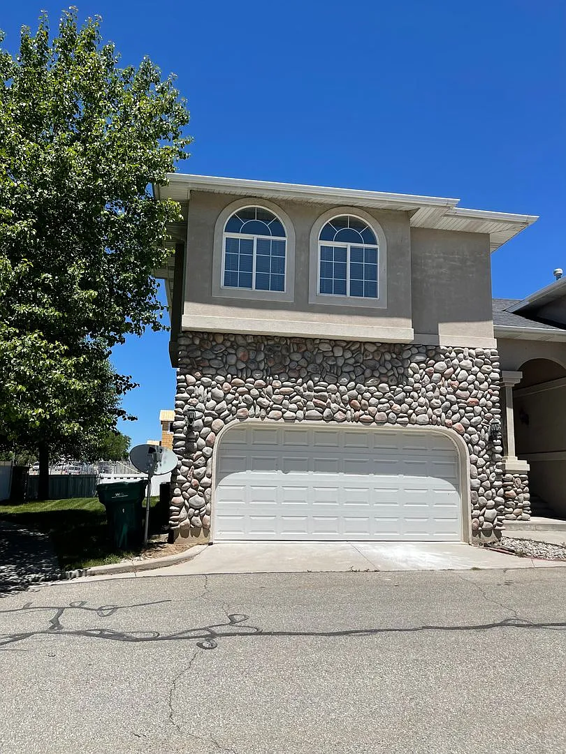 Stunning Newly remodeled 4 bed 3.5 bath In Layton — Photo 2