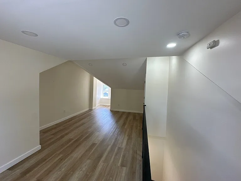 1288 E State St — Photo 8