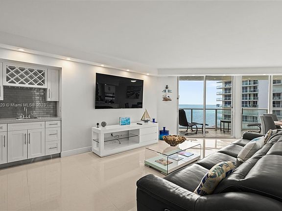 3rd image of 16485 Collins Ave APT 1432