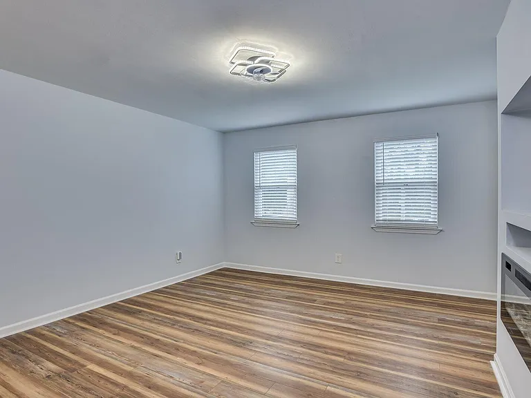 2211 Pleasant Dr — Photo 22