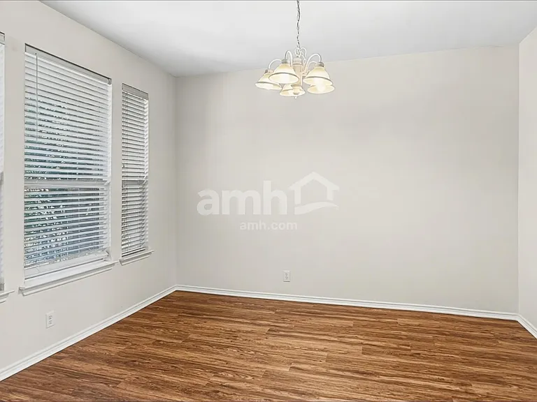 2915 Encino Riv — Photo 6