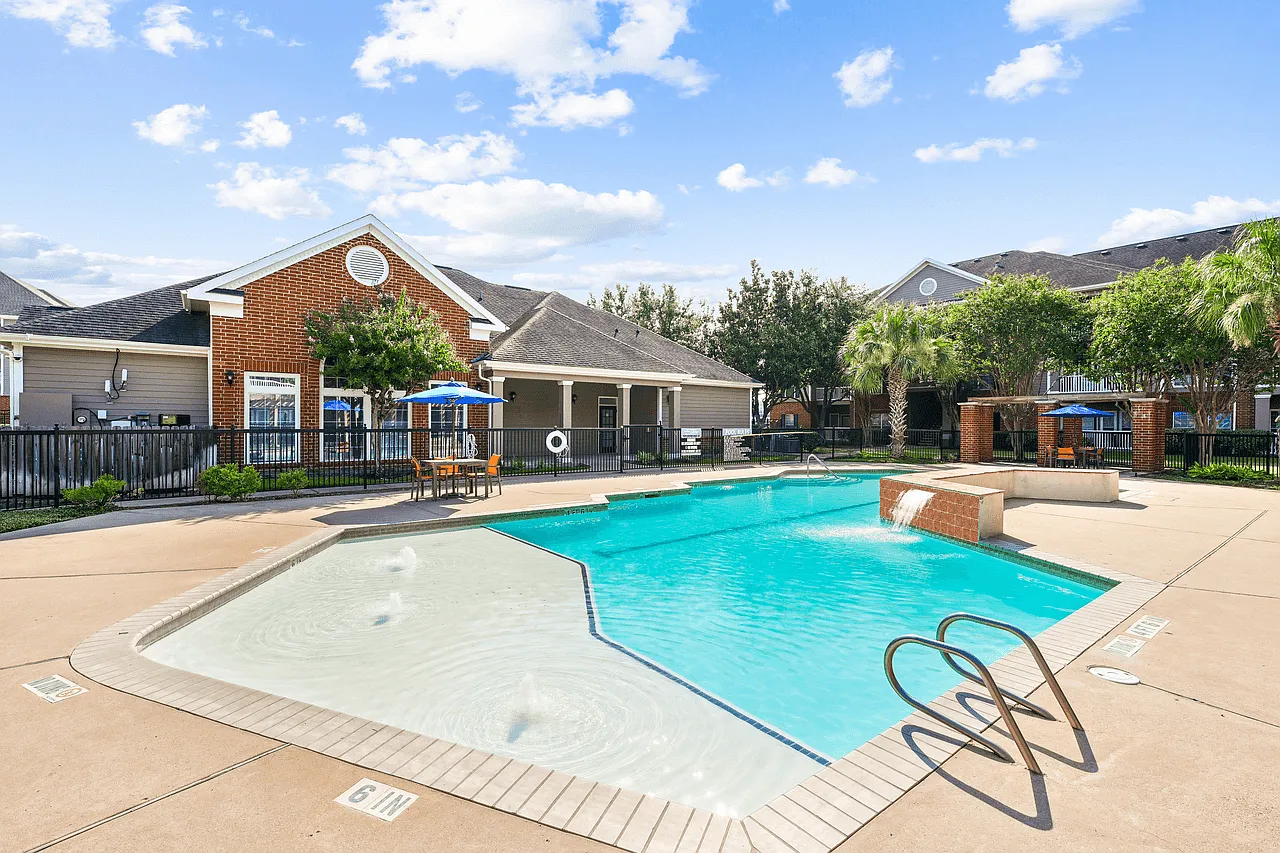 City Parc II at West Oaks Apartments — Photo 2