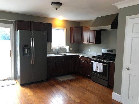 2nd image of 215 Virginia St