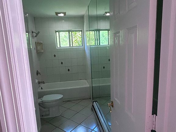 2nd image of 386 Erlanger Blvd