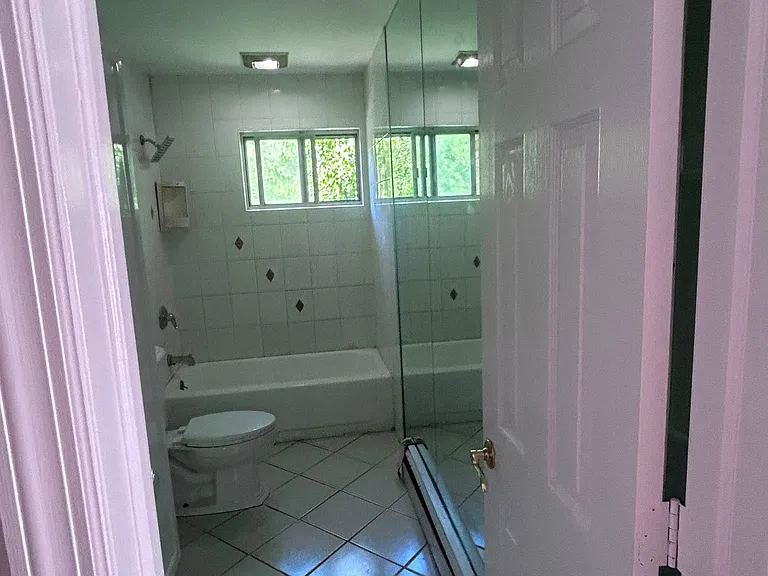 386 Erlanger Blvd — Photo 2