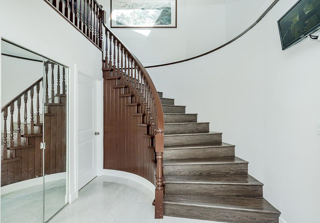 6074 Sherbrooke St, Vancouver, BC - View 2