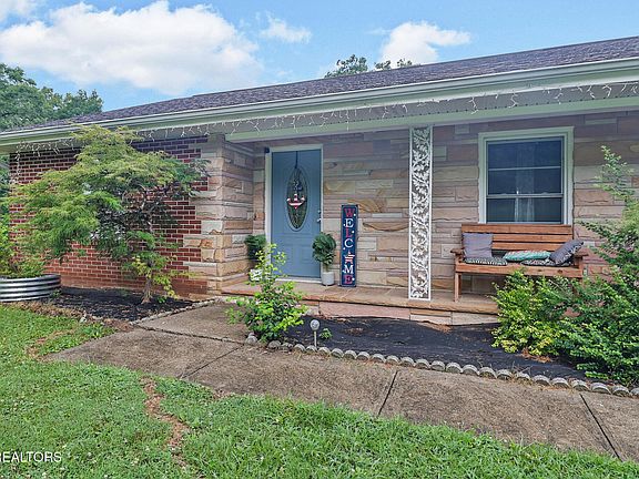 3rd image of 257 Brookhaven Dr