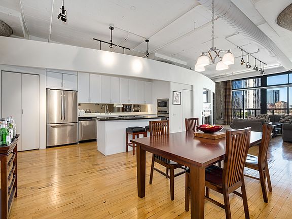 2nd image of 728 W Jackson Blvd APT 503