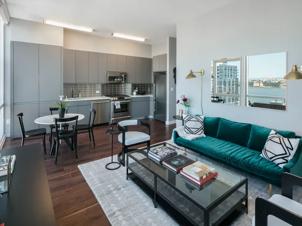 507 West 28th Street image 2 of 11