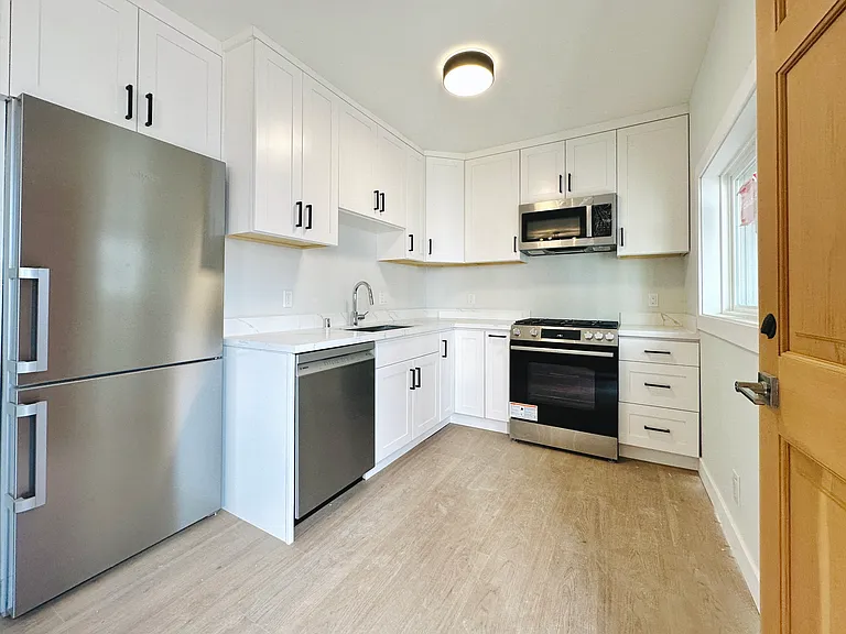 2205 Pine St #C — Photo 4