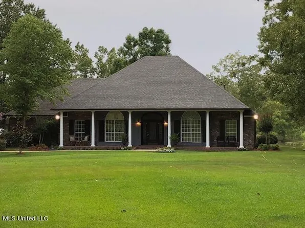 1090 Kainz Cv, Terry, MS 39170