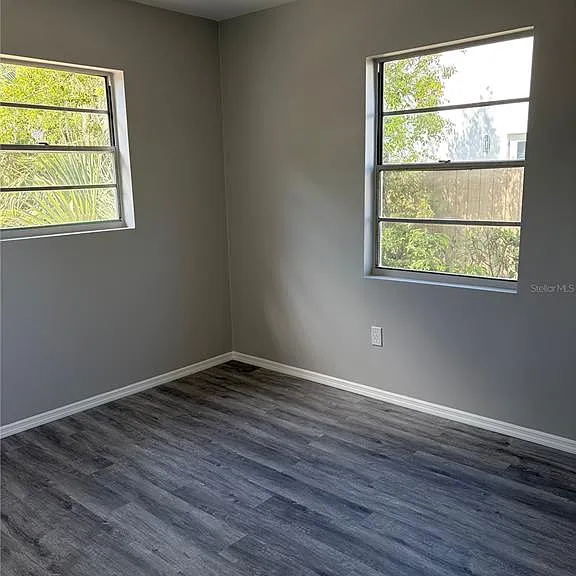 190 W Ventris Ave — Photo 21