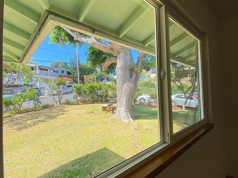 1136 Makaala St — Photo 32