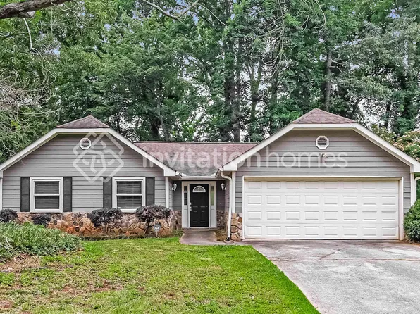 1570 Canberra Dr, Stone Mountain, GA 30088